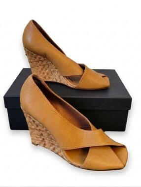 BCBG Size 9 MaxAzria Tan Leather Open Toe Rattan Wedge Heel Sandals